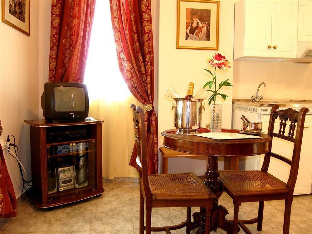 Emilia Luxury Apartments Megas Gialos - Nites Bagian luar foto