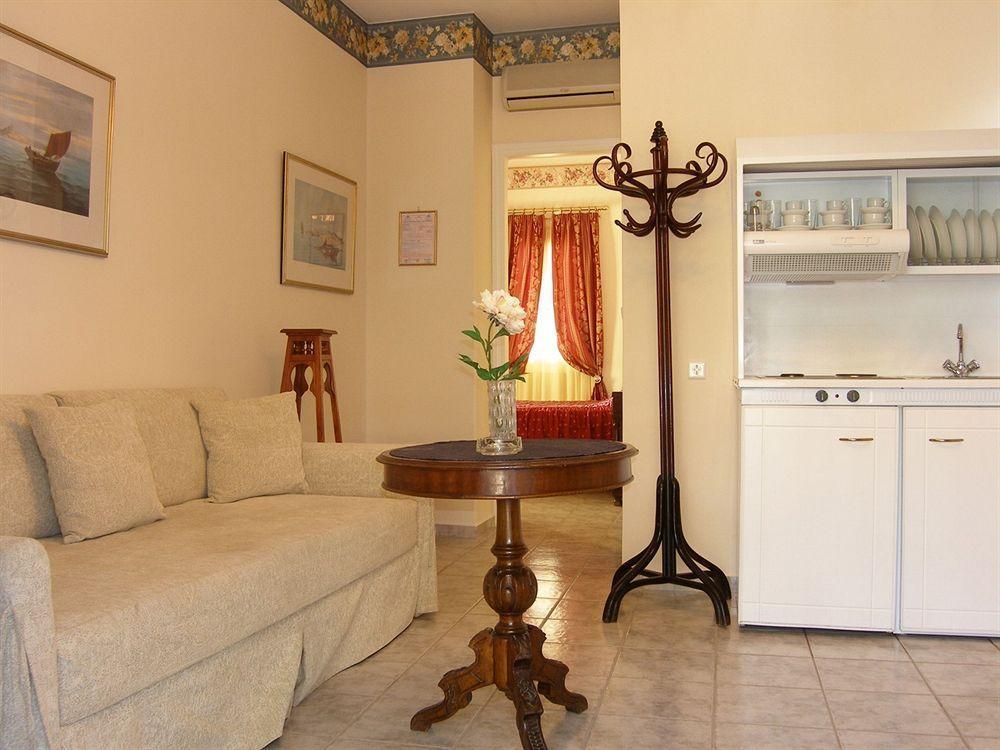 Emilia Luxury Apartments Megas Gialos - Nites Bagian luar foto