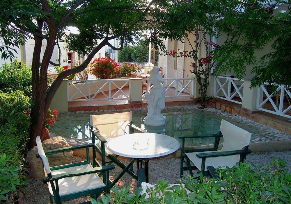Emilia Luxury Apartments Megas Gialos - Nites Bagian luar foto