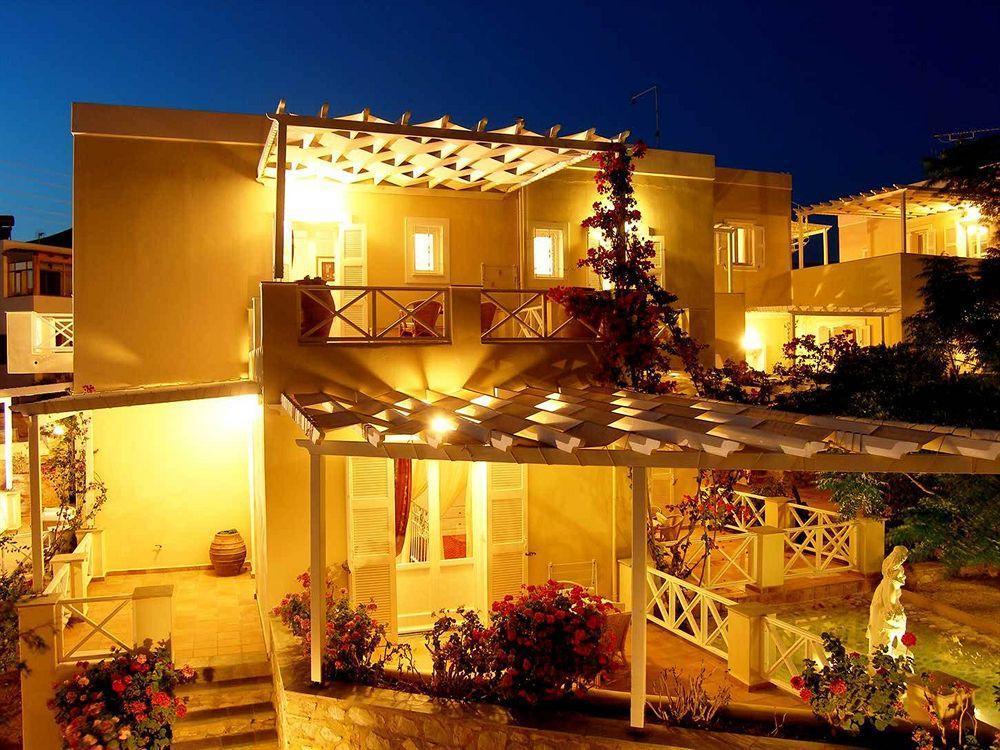 Emilia Luxury Apartments Megas Gialos - Nites Bagian luar foto
