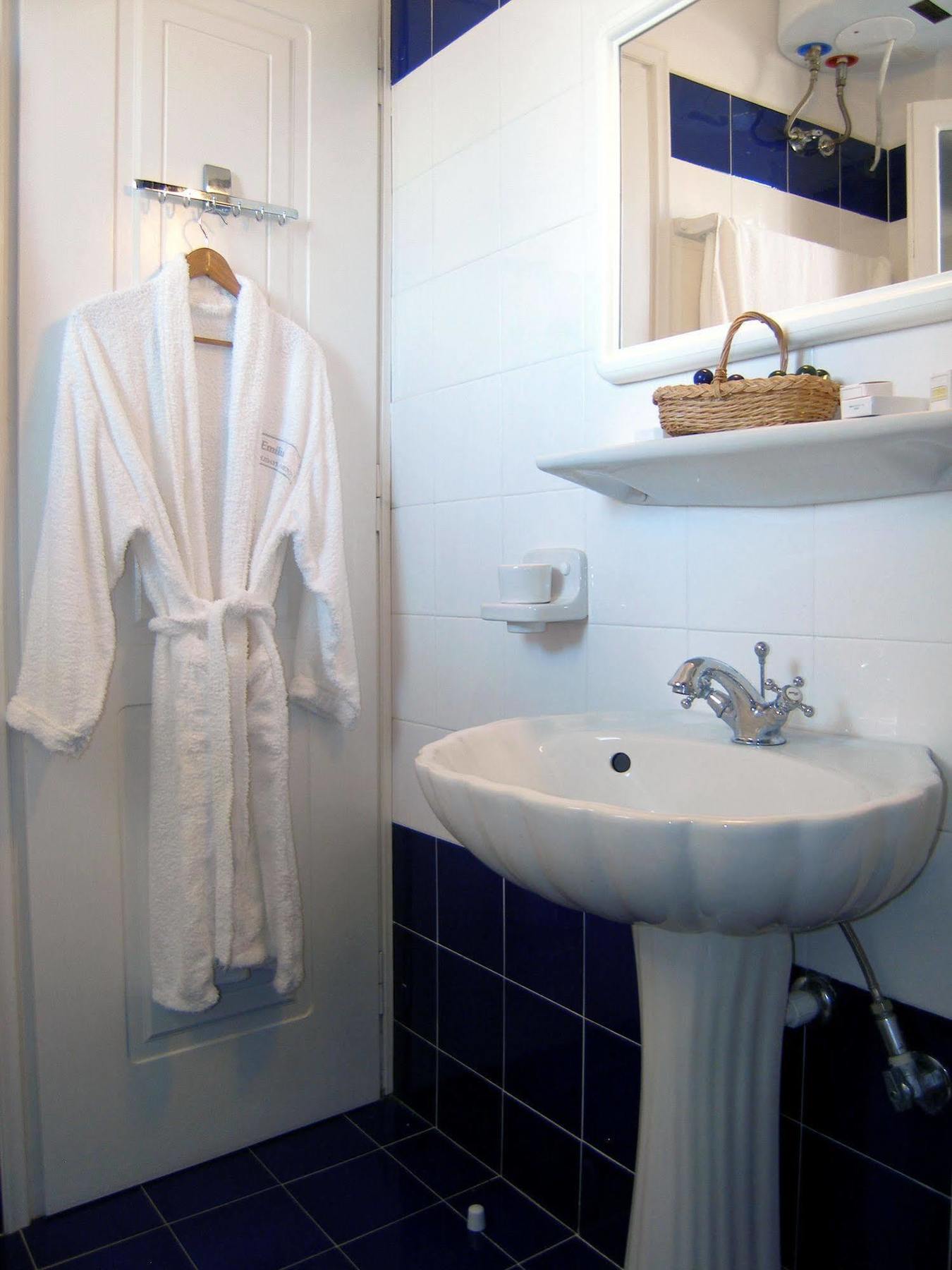 Emilia Luxury Apartments Megas Gialos - Nites Bagian luar foto