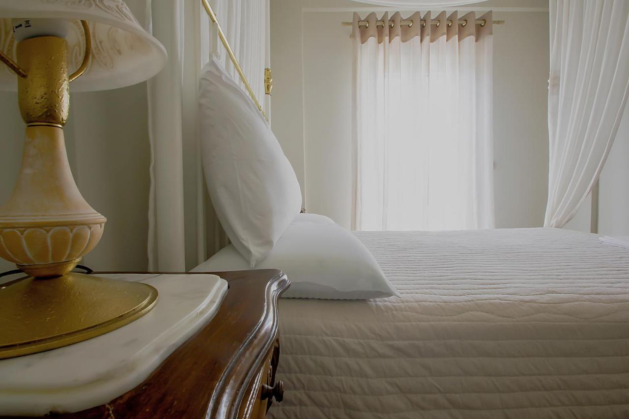 Emilia Luxury Apartments Megas Gialos - Nites Bagian luar foto
