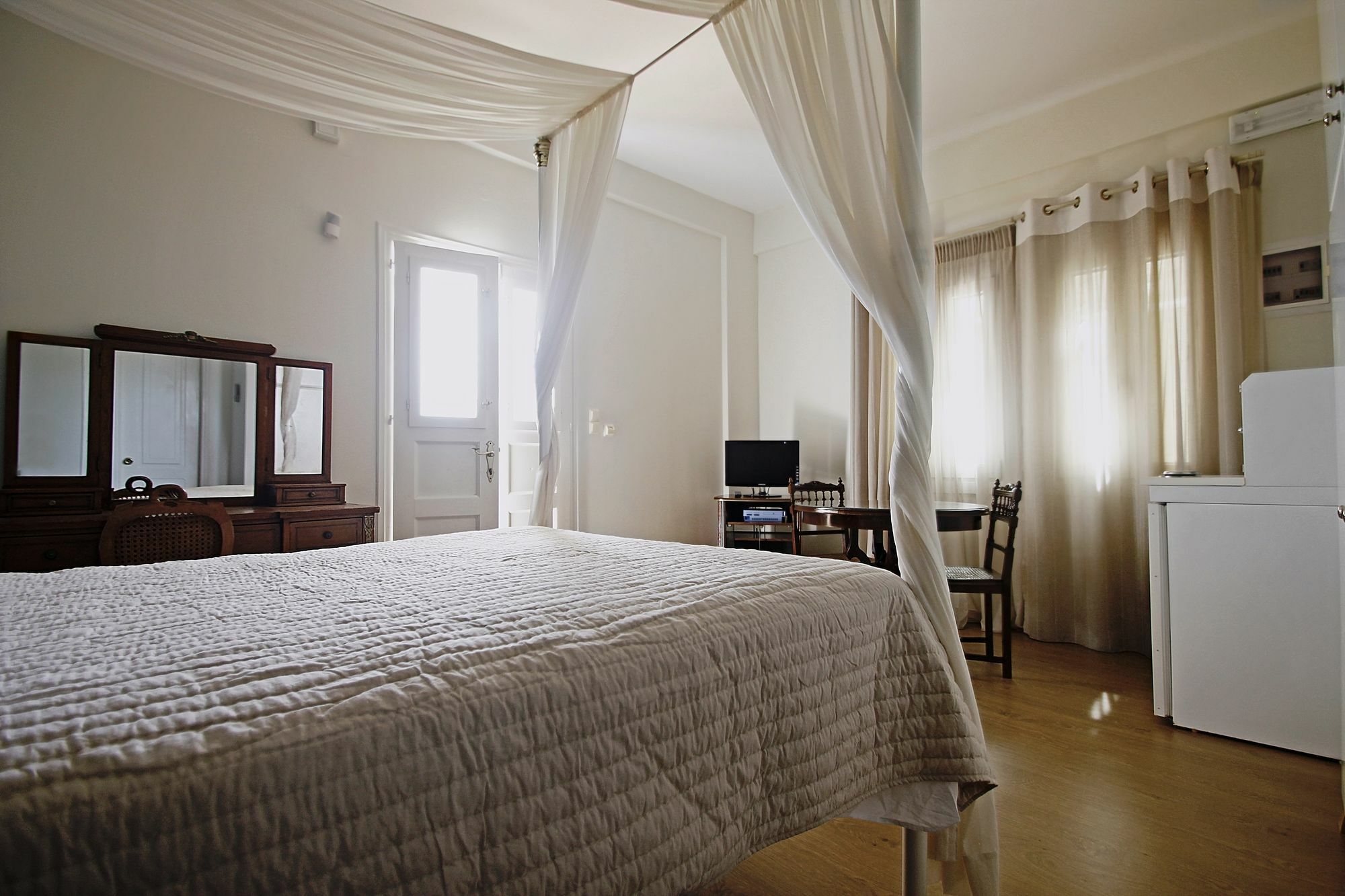 Emilia Luxury Apartments Megas Gialos - Nites Bagian luar foto