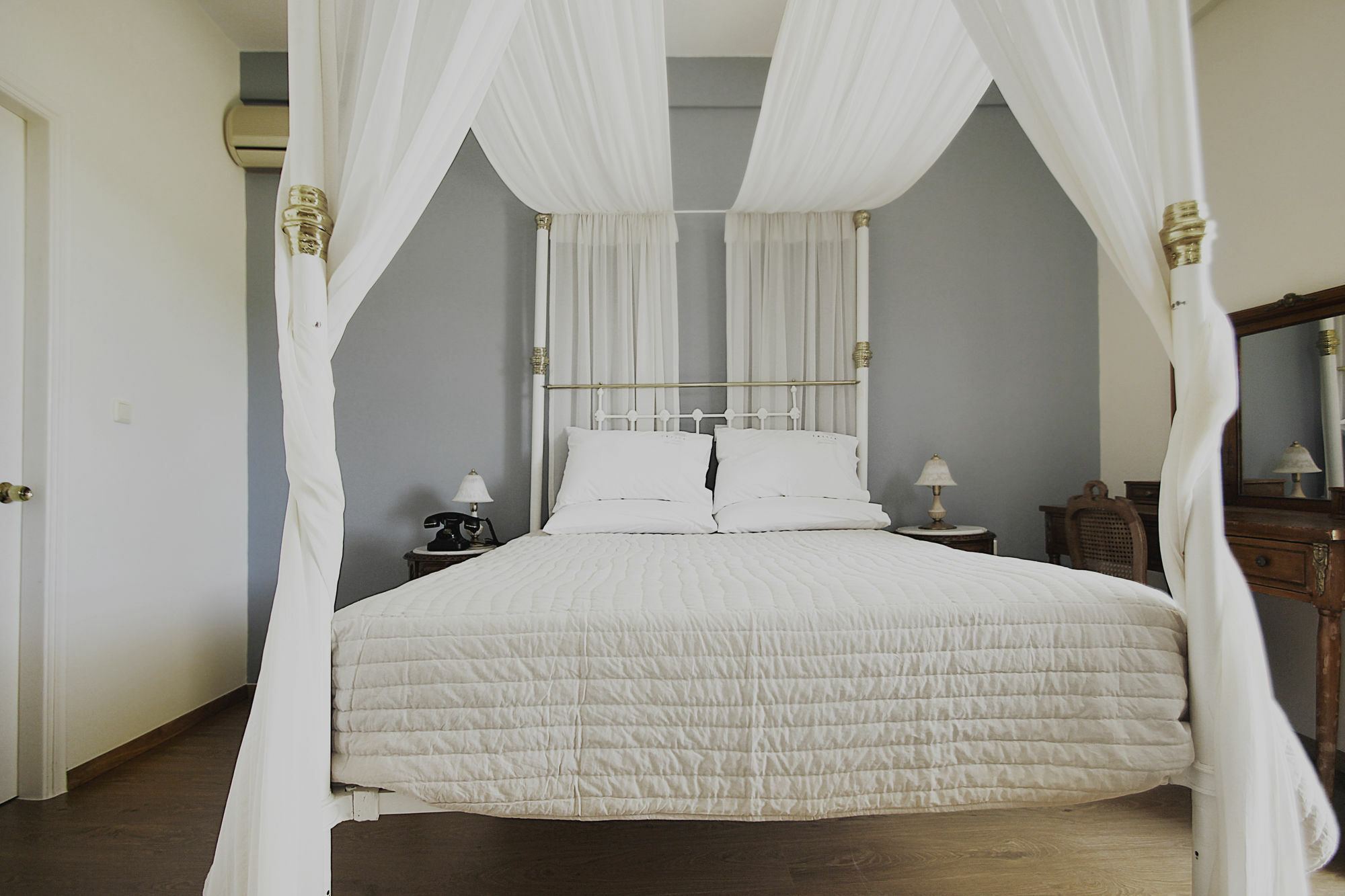 Emilia Luxury Apartments Megas Gialos - Nites Bagian luar foto